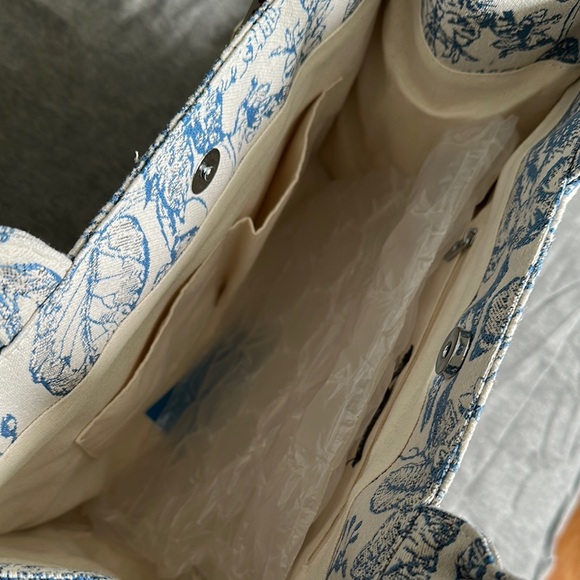 Antik Kraft- Elegant Blue Floral Tote Bag - Picture 11 of 11